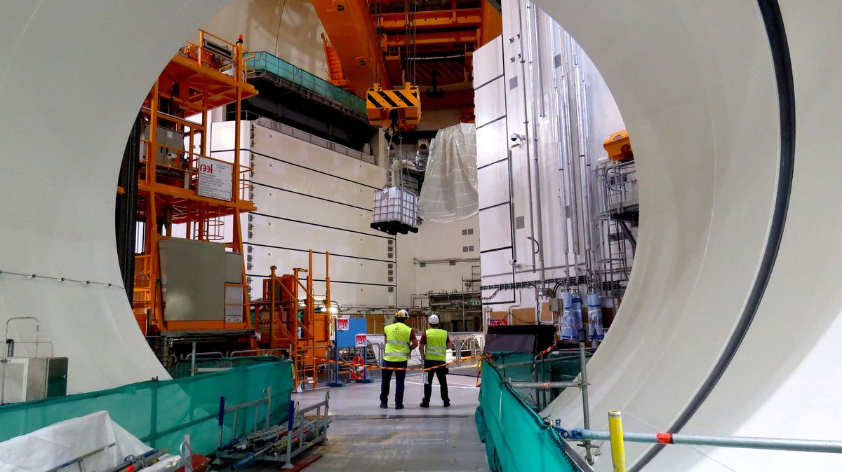 Největší jaderný reaktor v Evropě už běží, stojí ve Finsku